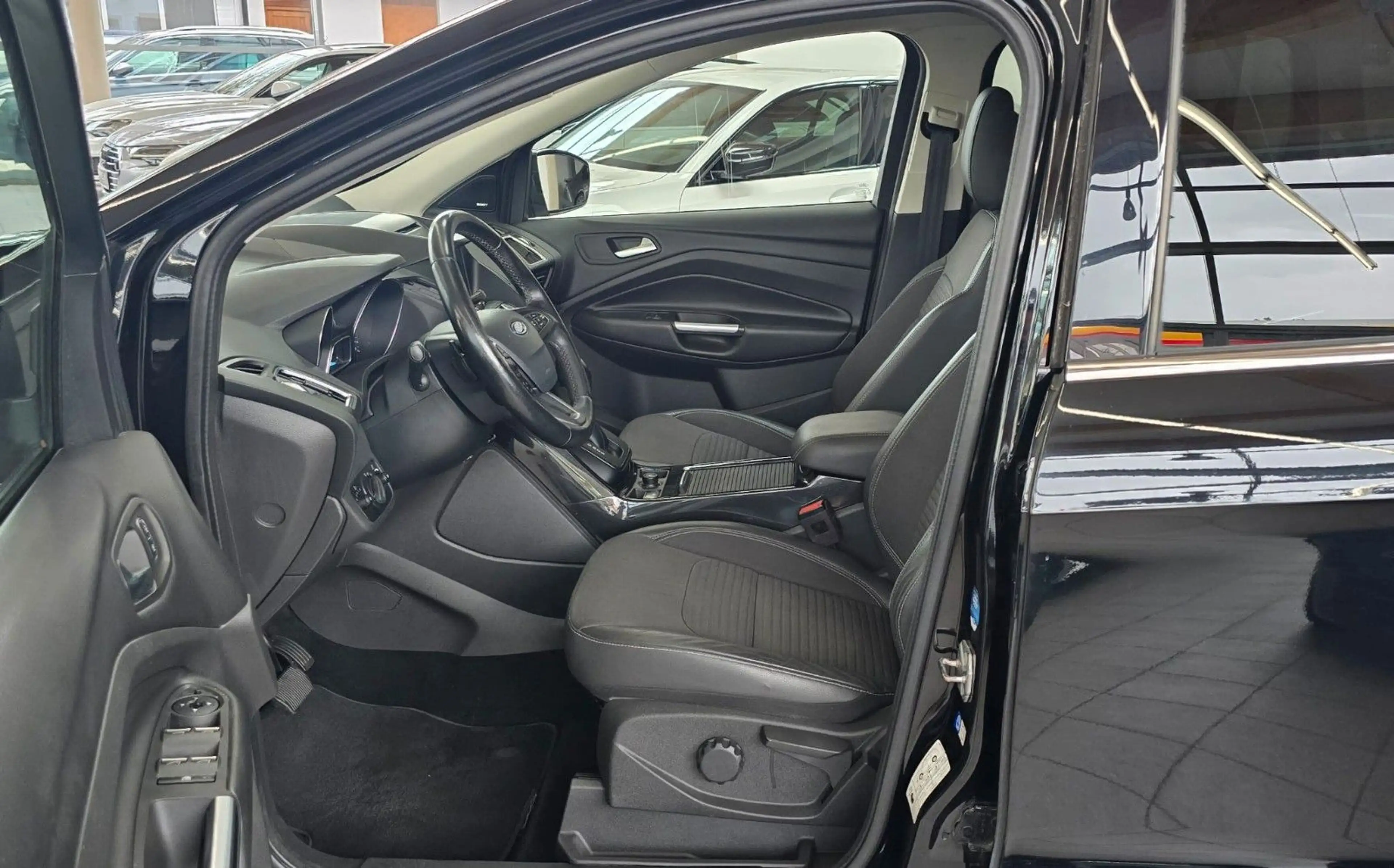 Ford Kuga Titanium — photo 14