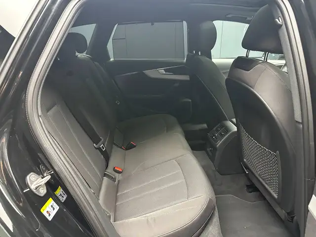 Audi A4 view 28