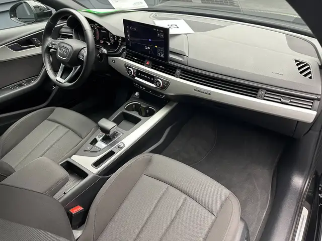 Audi A4 view 12