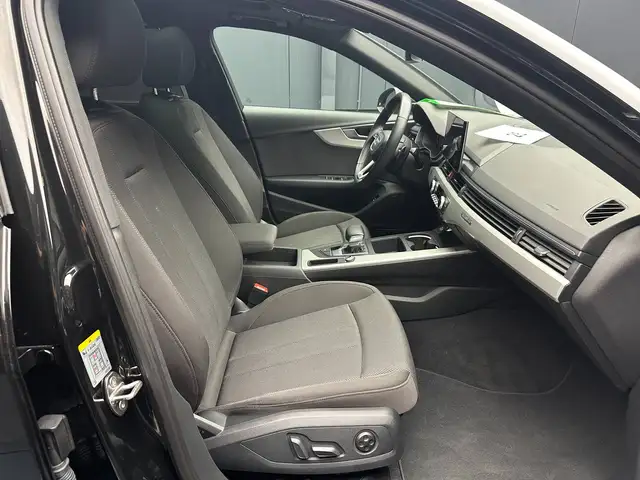 Audi A4 view 11