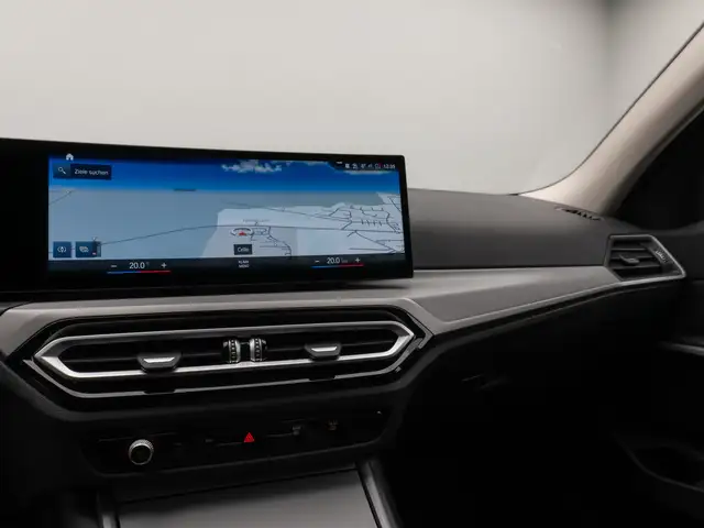 BMW 3 Series view 22