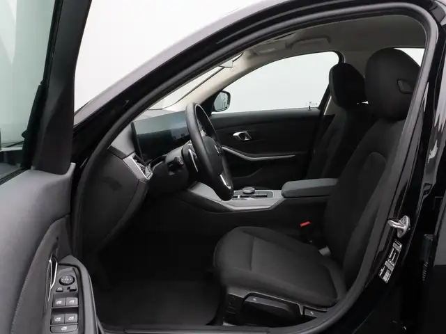 BMW 3 Series view 19