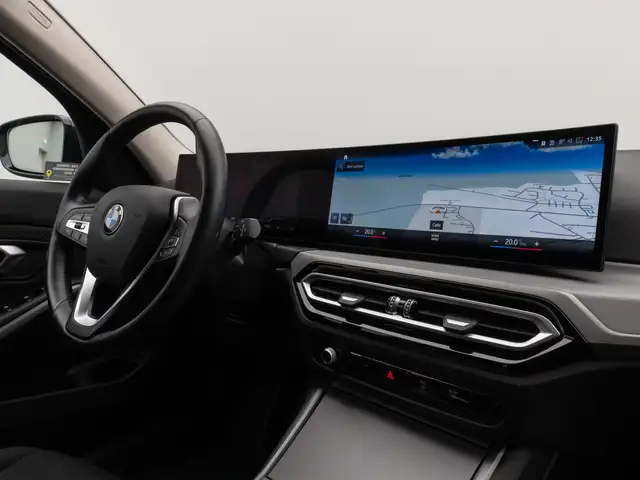 BMW 3 Series view 25