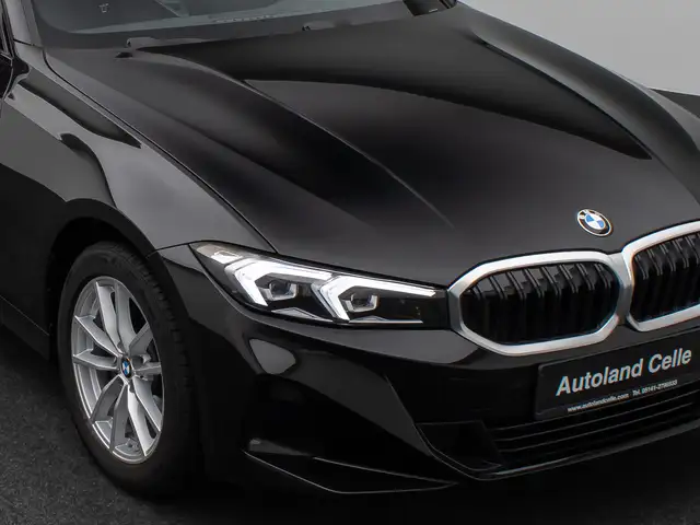 BMW 3 Series view 18