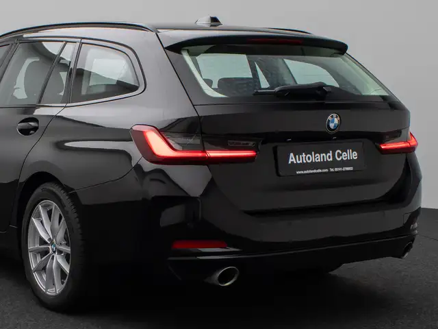 BMW 3 Series view 16
