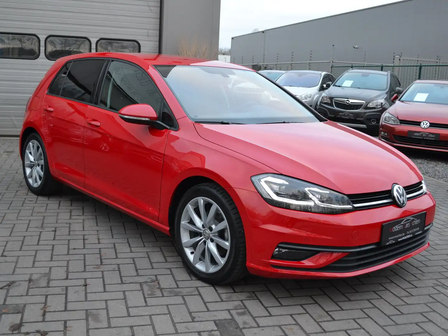 Volkswagen Golf 1.5 TSI Navi, pdc,apple carplay. 34.000km... Rouge - 2