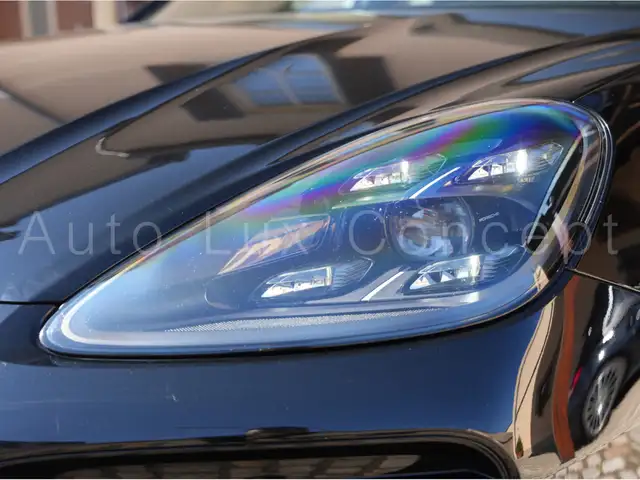 Porsche Cayenne view 9