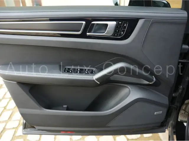 Porsche Cayenne view 11
