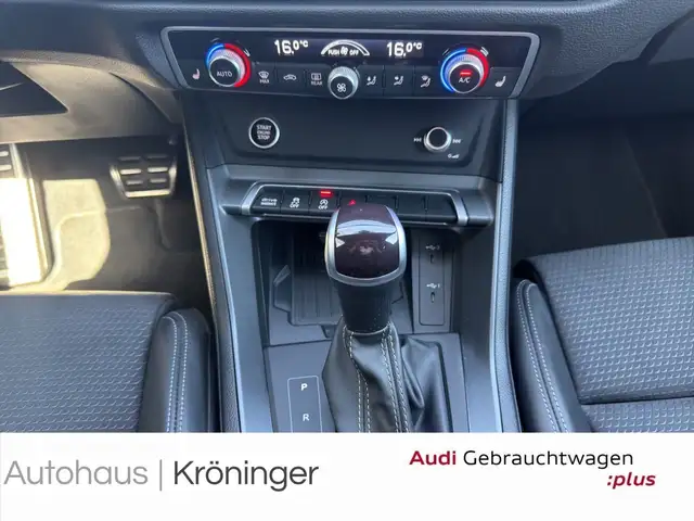 Audi Q3 view 14