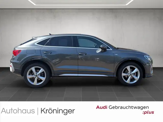 Audi Q3 view 4