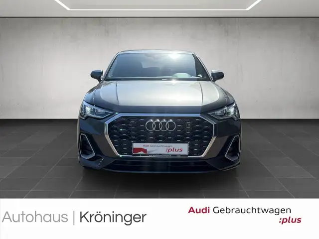 Audi Q3 view 5