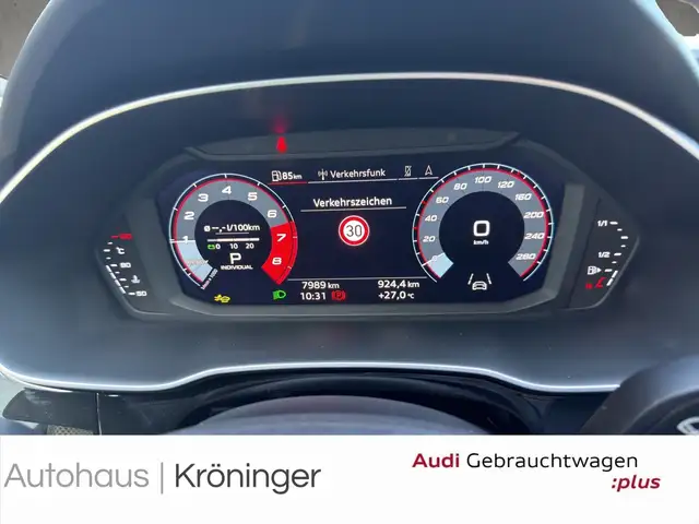 Audi Q3 view 12