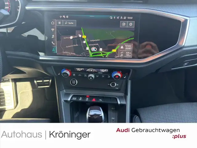 Audi Q3 view 15