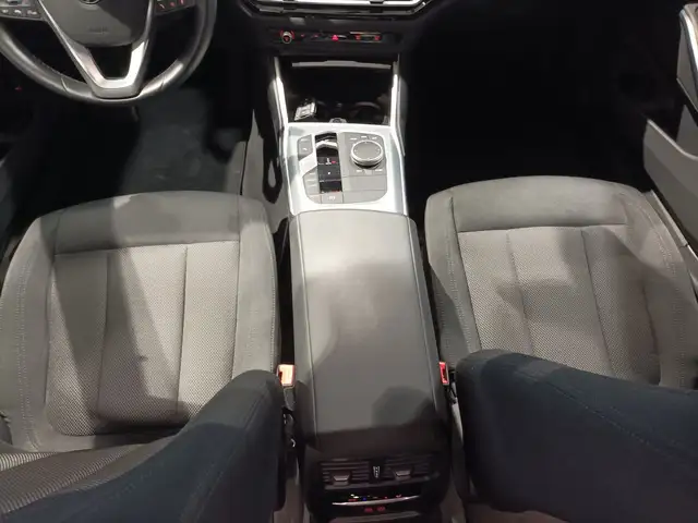 BMW 3 Series view 14