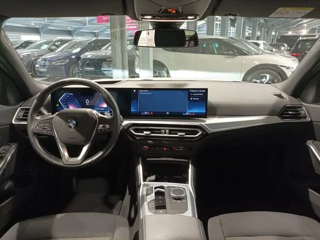 BMW 3 Series view 9