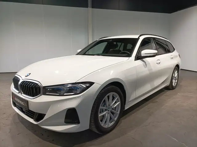 BMW 3 Series view 3
