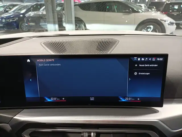 BMW 3 Series view 11