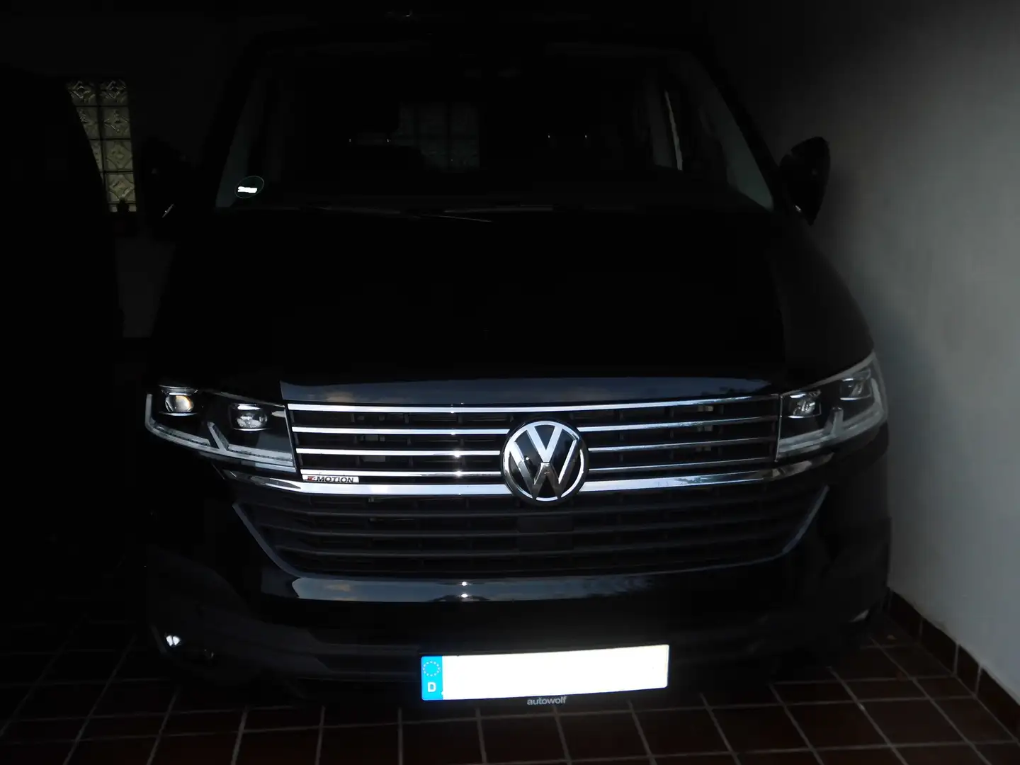 Volkswagen T6.1 Caravelle DSG+LR+4M+Stand+AHK+Navi+2Schieb+LED+Kam+5J.Garant Schwarz - 1