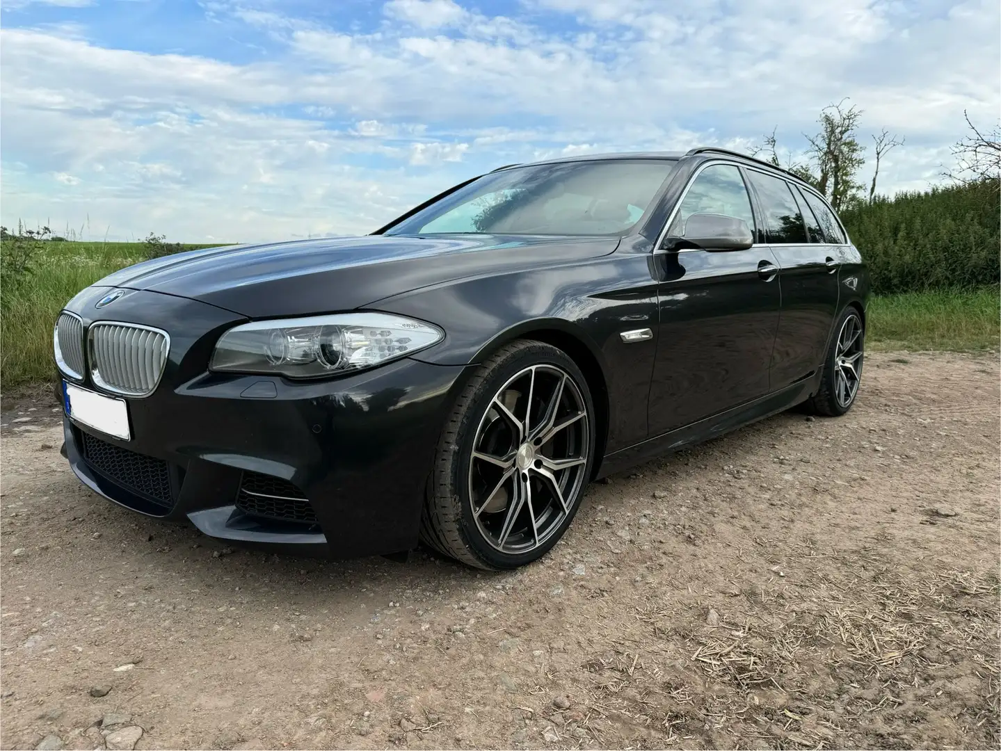 BMW M550 M550d xDrive Touring M Aut. HUD Panoramadach Gri - 1