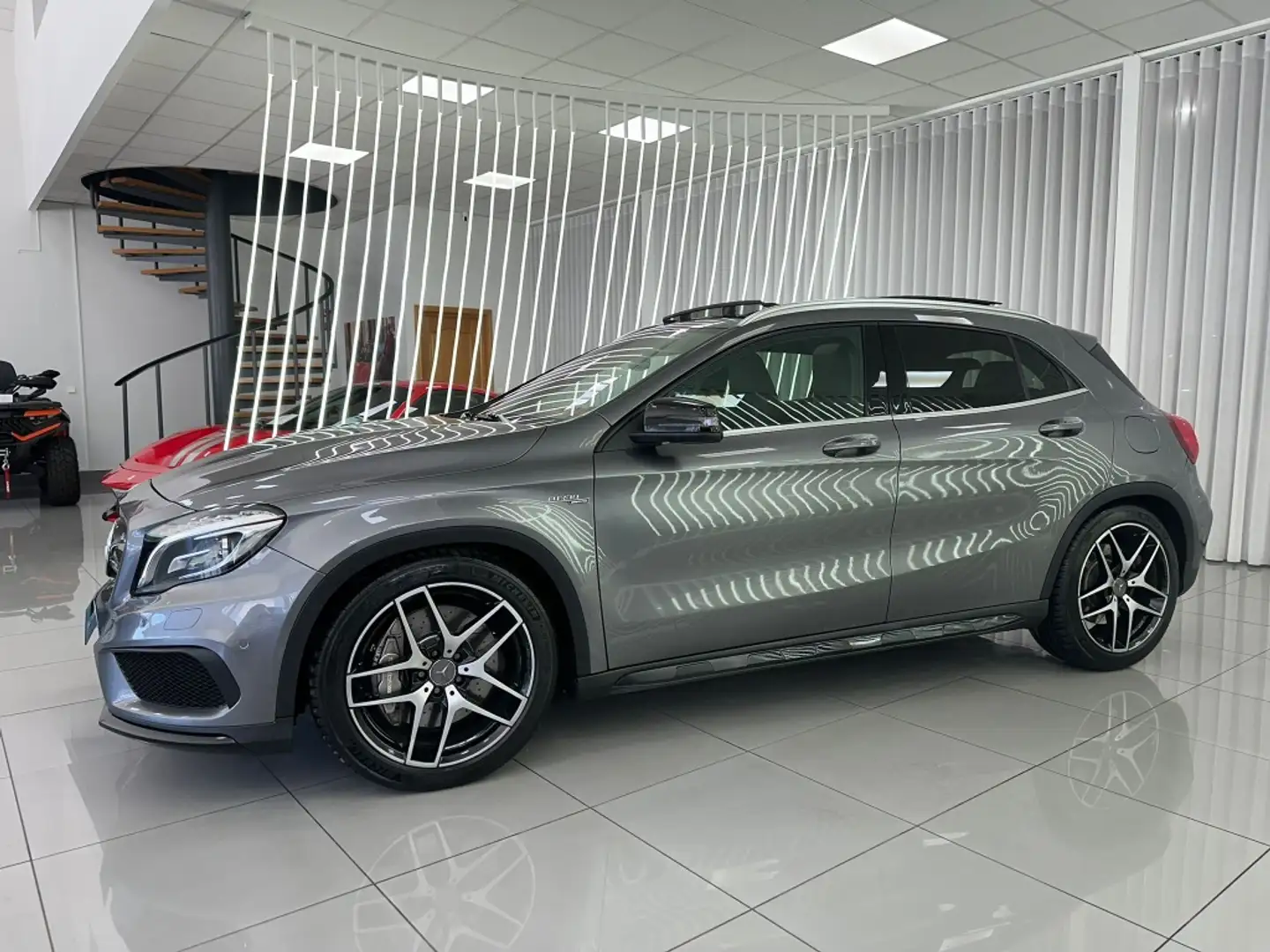 Mercedes-Benz GLA 45 AMG 4Matic 360 Aut. Gri - 2