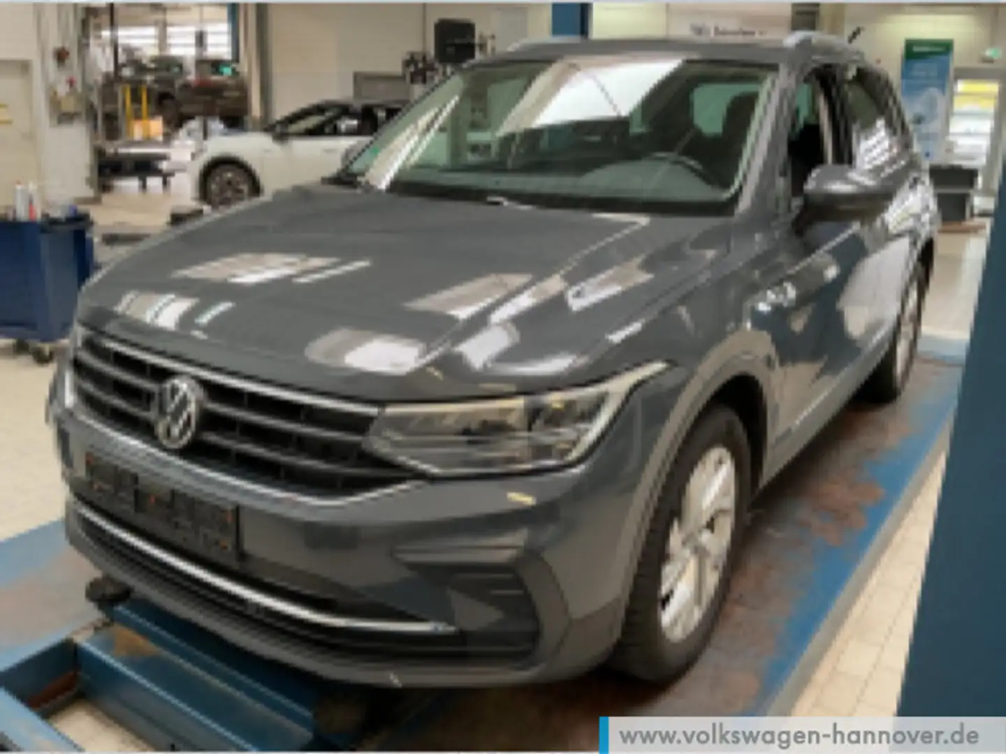 Volkswagen Tiguan 2.0 TDI DSG 4Motion Life Navi AHK LED ACC Grau - 2