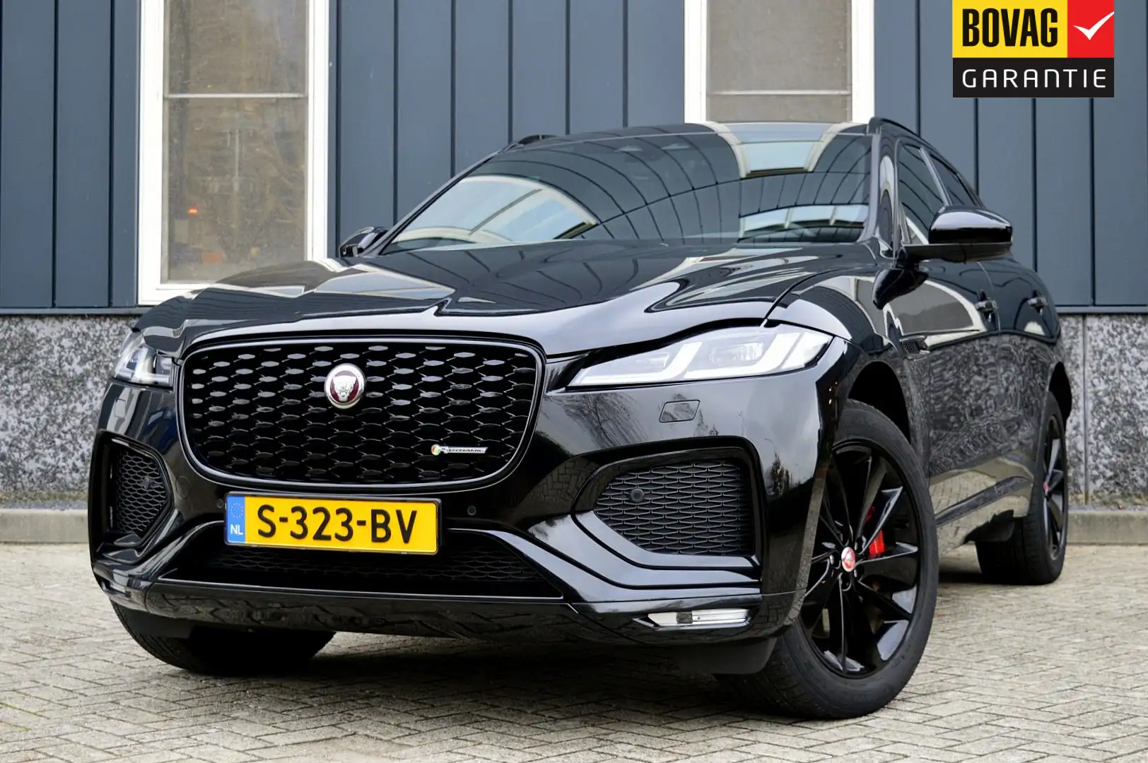 Jaguar F-Pace 2.0 P400e PHEV R-Dynamic Black Rijklaarprijs-Garan Zwart - 1