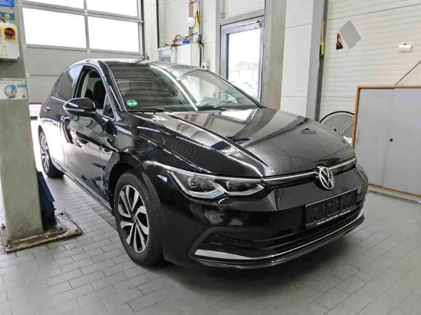 Volkswagen Golf VIII 2.0 TDI DSG Active Pano AHK HUD Matrix Schwarz - 2
