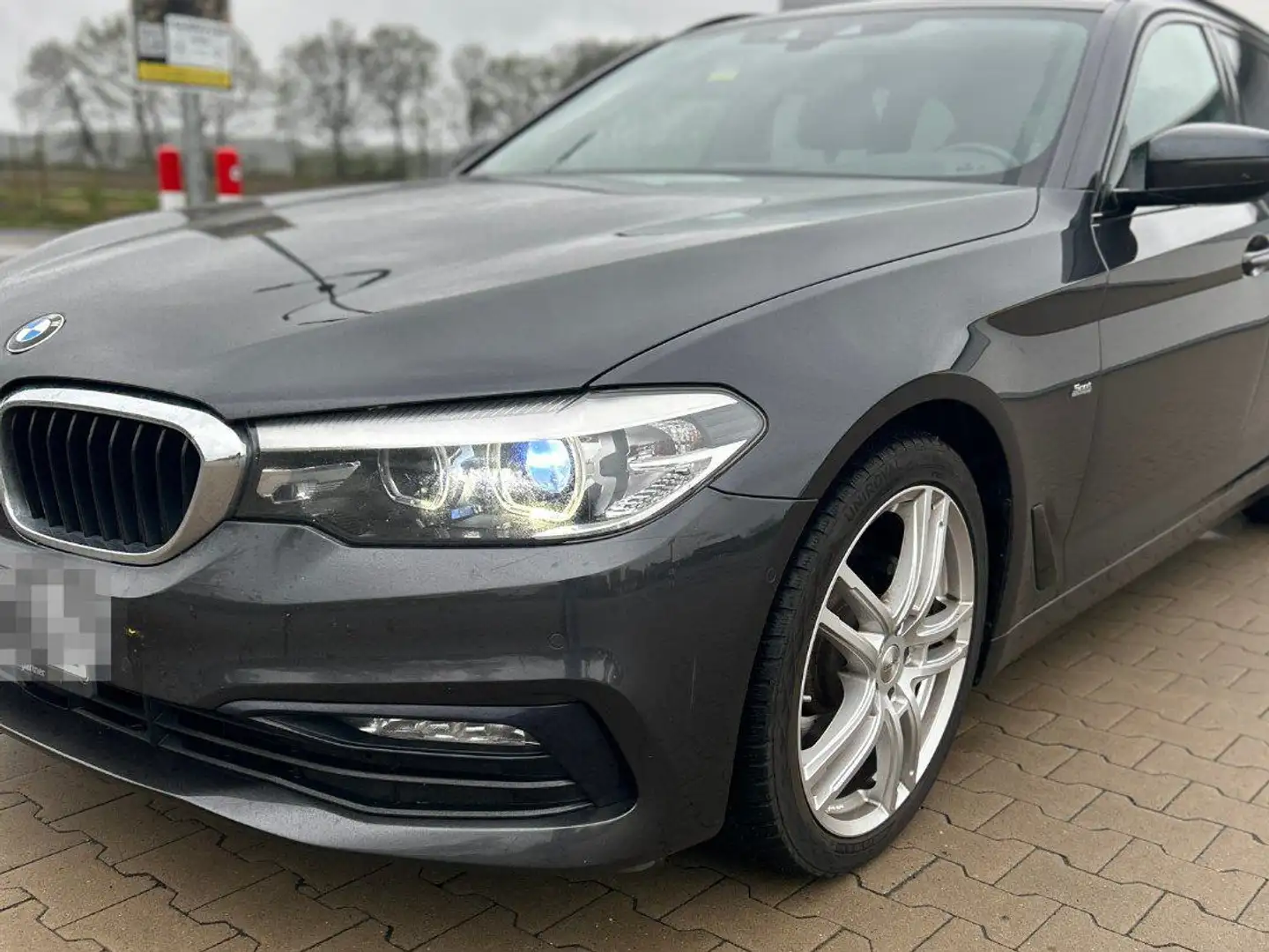 BMW 530 5er Touring Diesel 530d Touring Aut. Sport Line Schwarz - 2