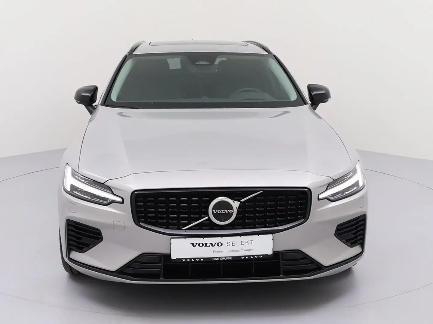 Volvo V60 T8 Ultra Dark Recharge Plug-In Hybrid AWD Silber - 2