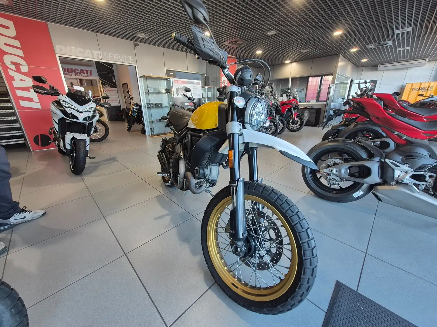 Ducati Scrambler Desert Sled Amarillo - 2