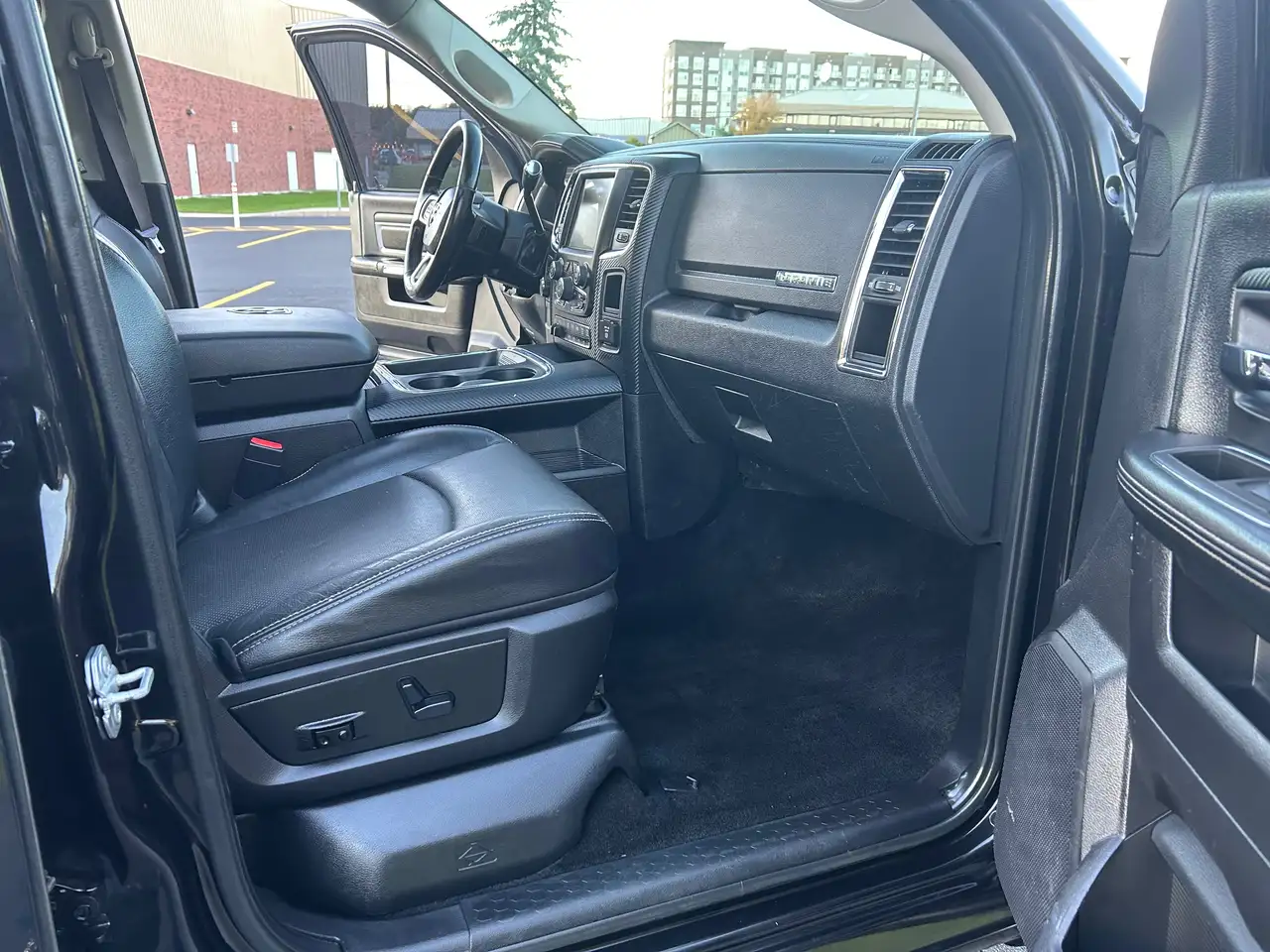 RAM 2500 снимка RAM 2500