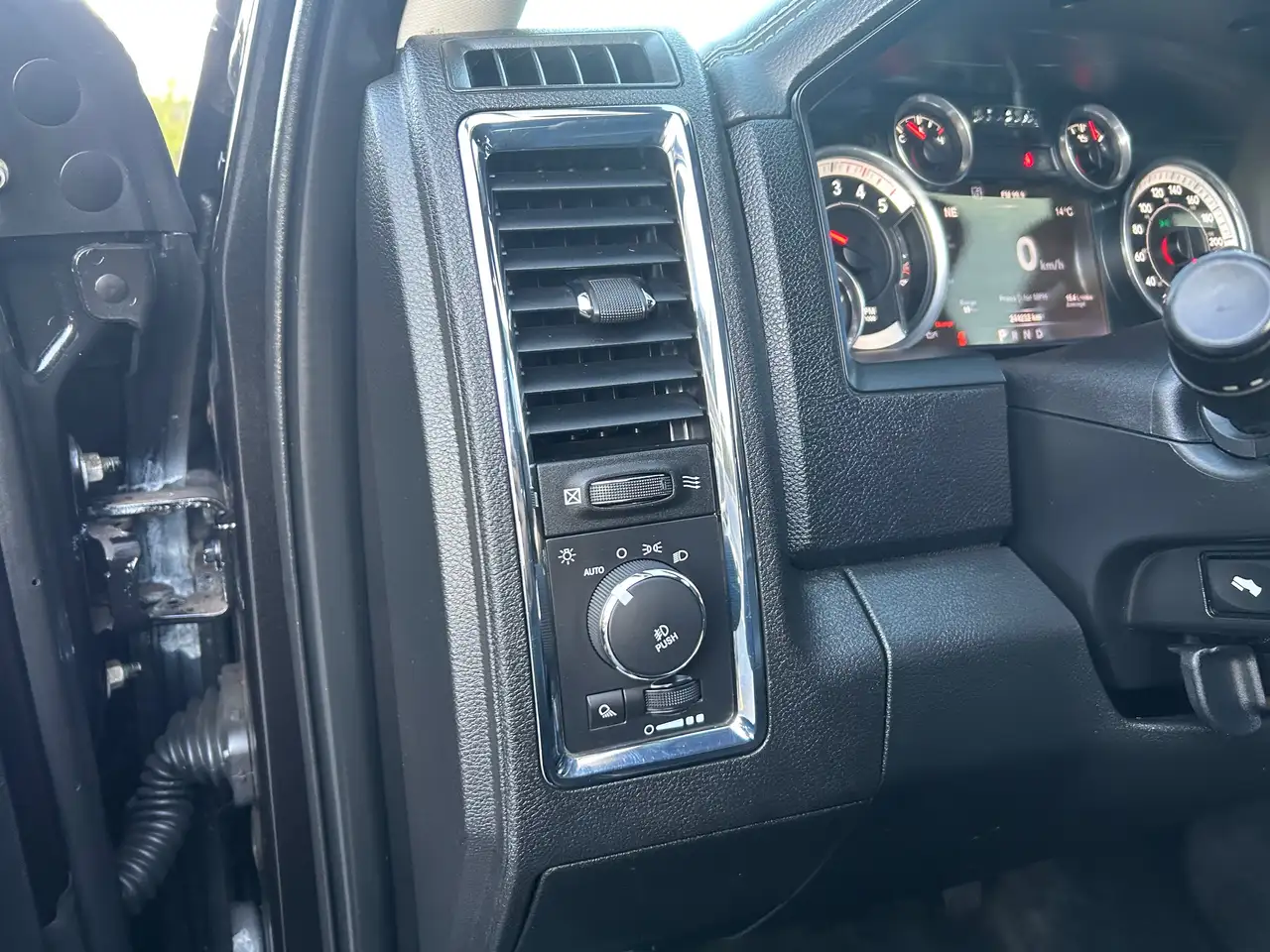RAM 2500 снимка RAM 2500