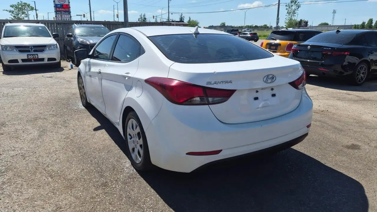 Hyundai ELANTRA fotografie Hyundai ELANTRA