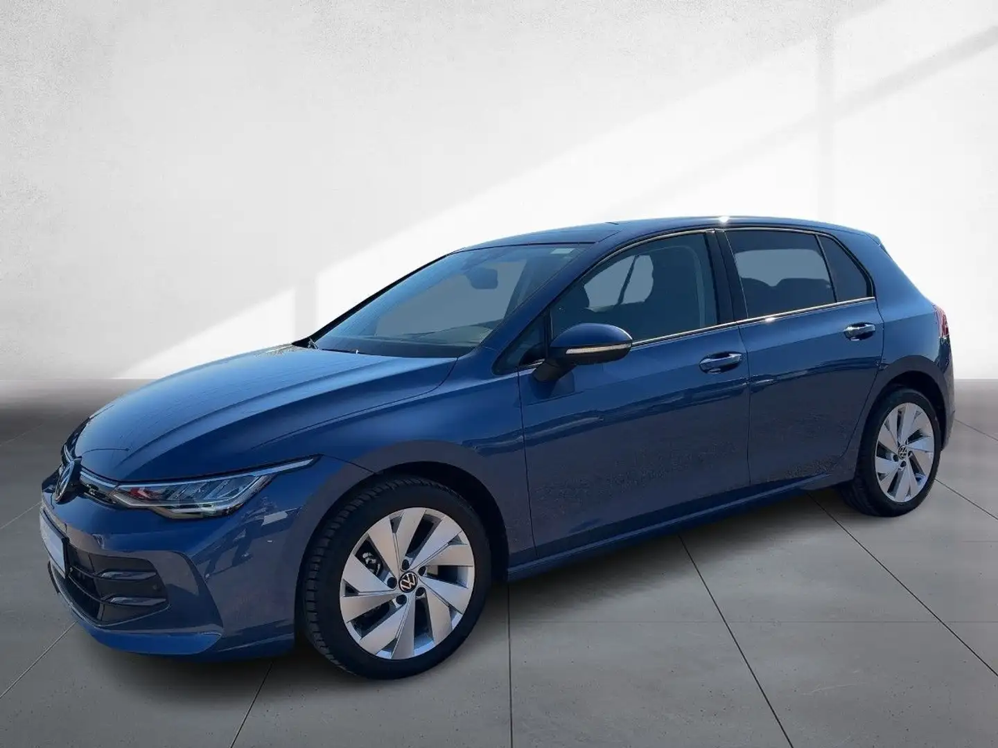 Volkswagen Golf VIII 1.5 TSI Life AHZV LED DAB Bleu - 2