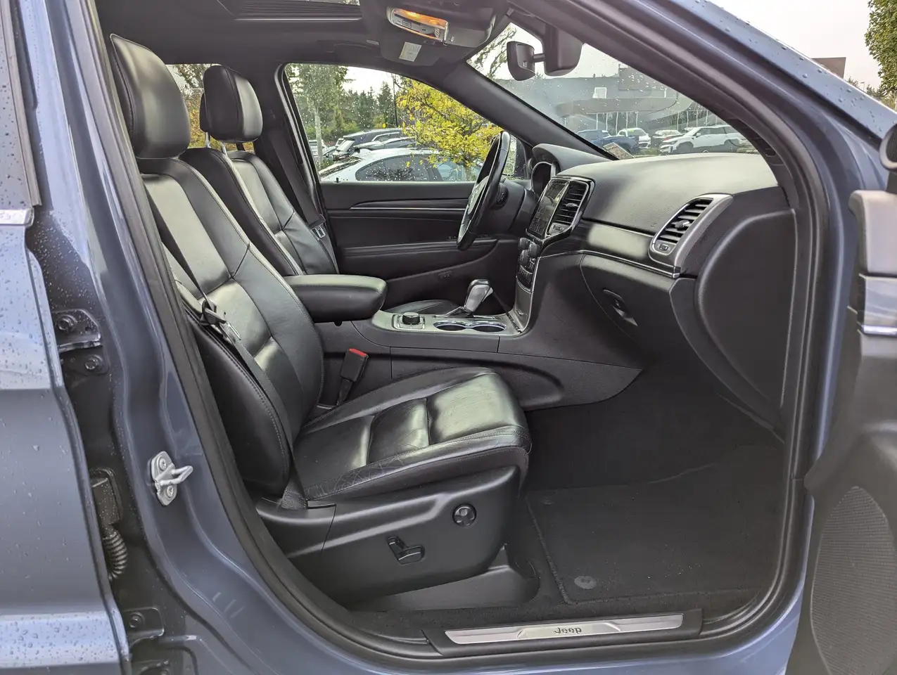 Jeep Grand Cherokee снимка Jeep Grand Cherokee