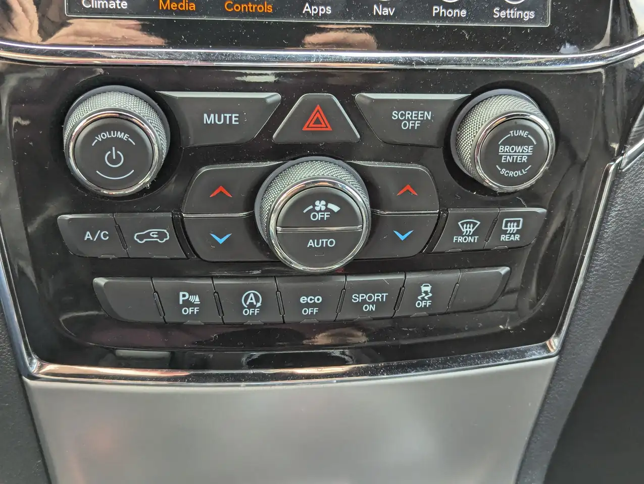 Jeep Grand Cherokee снимка Jeep Grand Cherokee