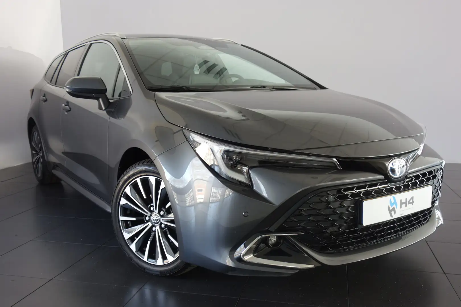 Toyota Corolla Touring Sports Hybrid 140 Dynamic Team D Grijs - 1