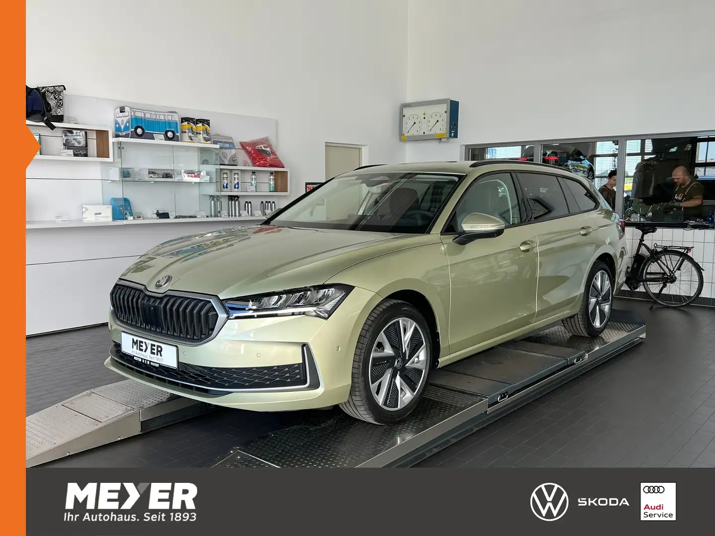 Skoda Superb Combi Selection 1.5 TSI mHEV DSG *AHK, Area View, Beige - 1