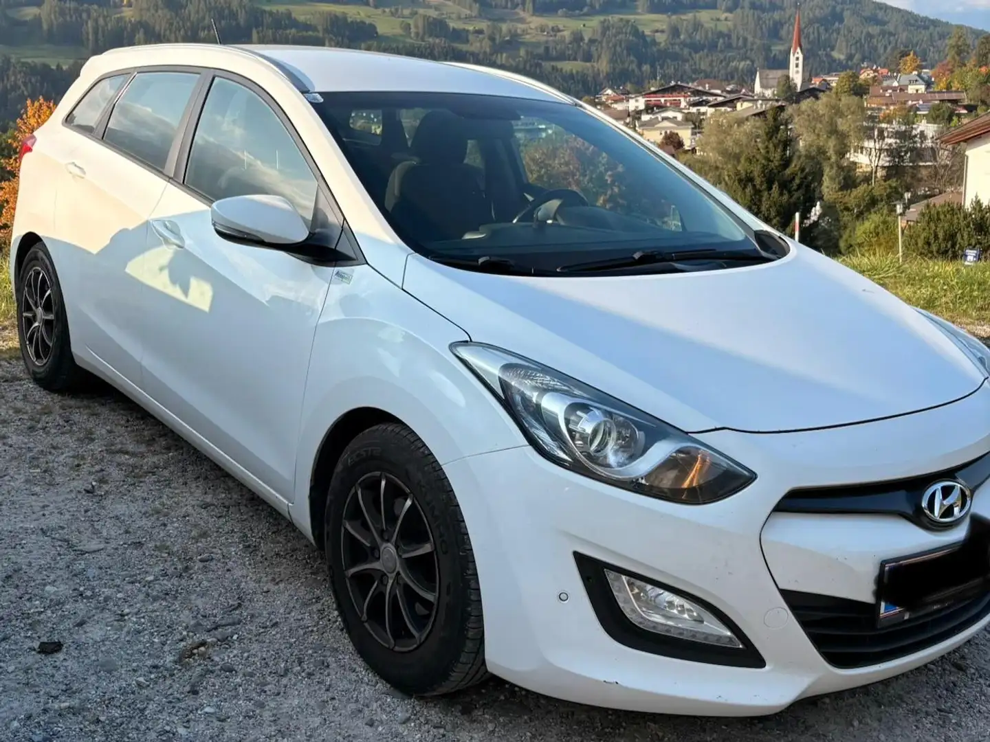 Hyundai i30 i30 CW 1,6 CRDi Business Class Weiß - 1