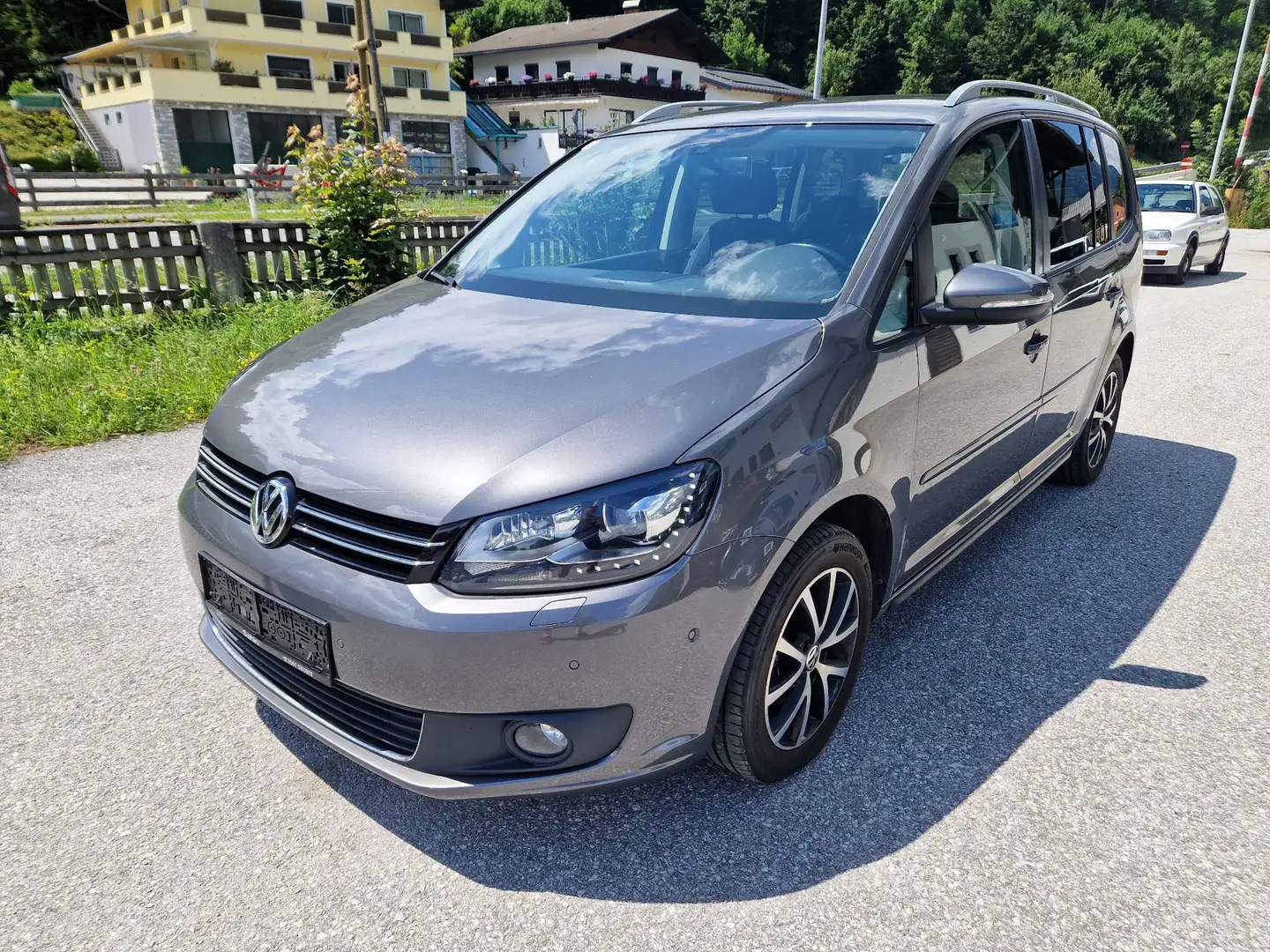 Volkswagen Touran Karat 1,6 BMT TDI - 1