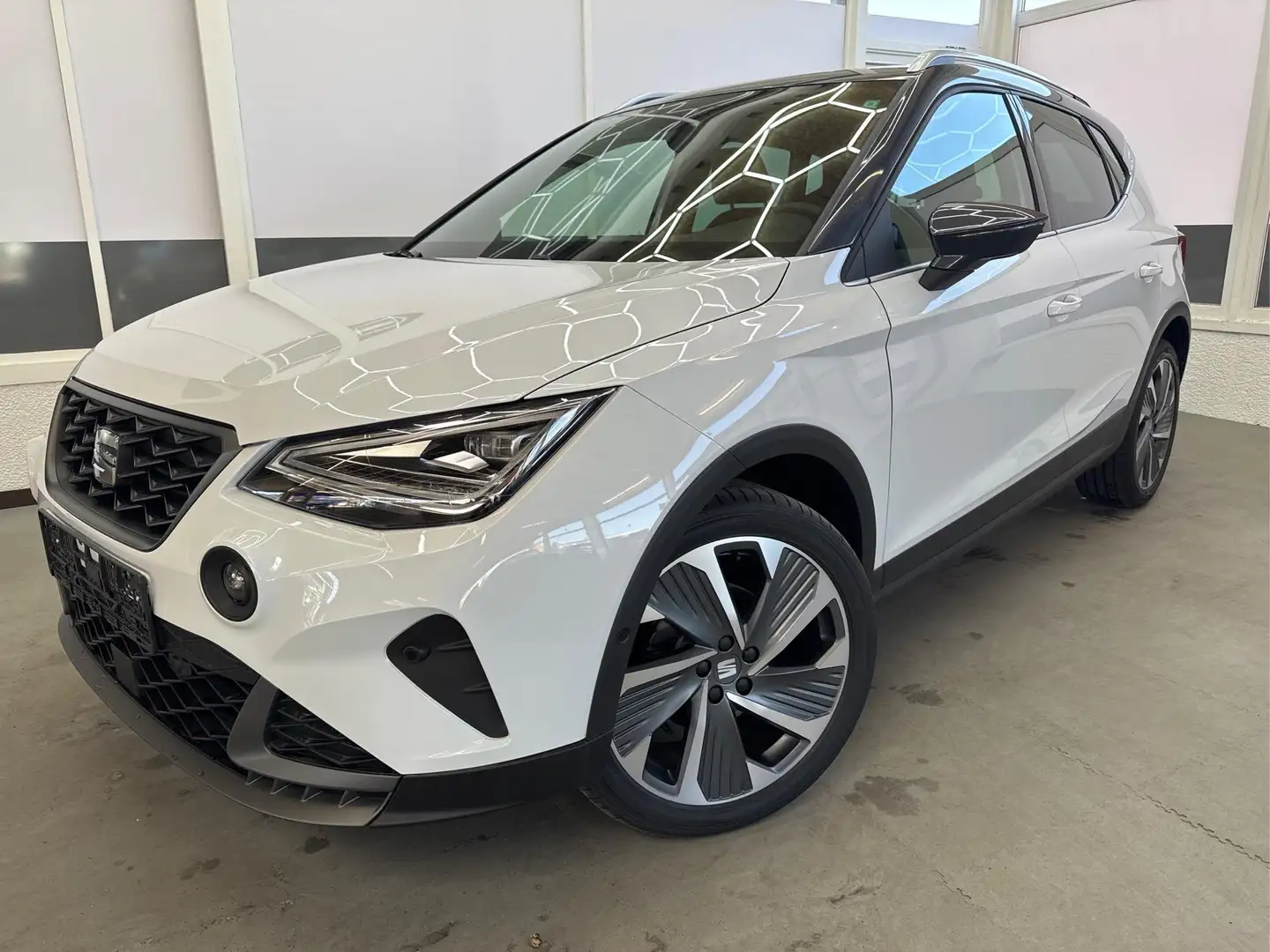 SEAT Arona FR NAVI SHZ VOLL LED RFK PDC v+h 18ALU 1.0 TSI ... Blanco - 1