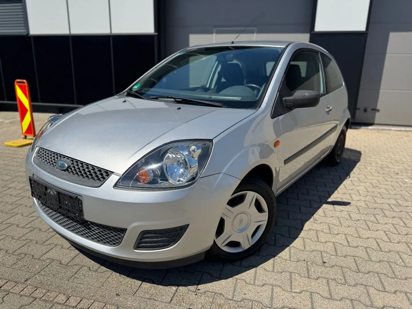 Ford Fiesta Fun X*TÜV04.27*Klima*AUX* Silber - 1