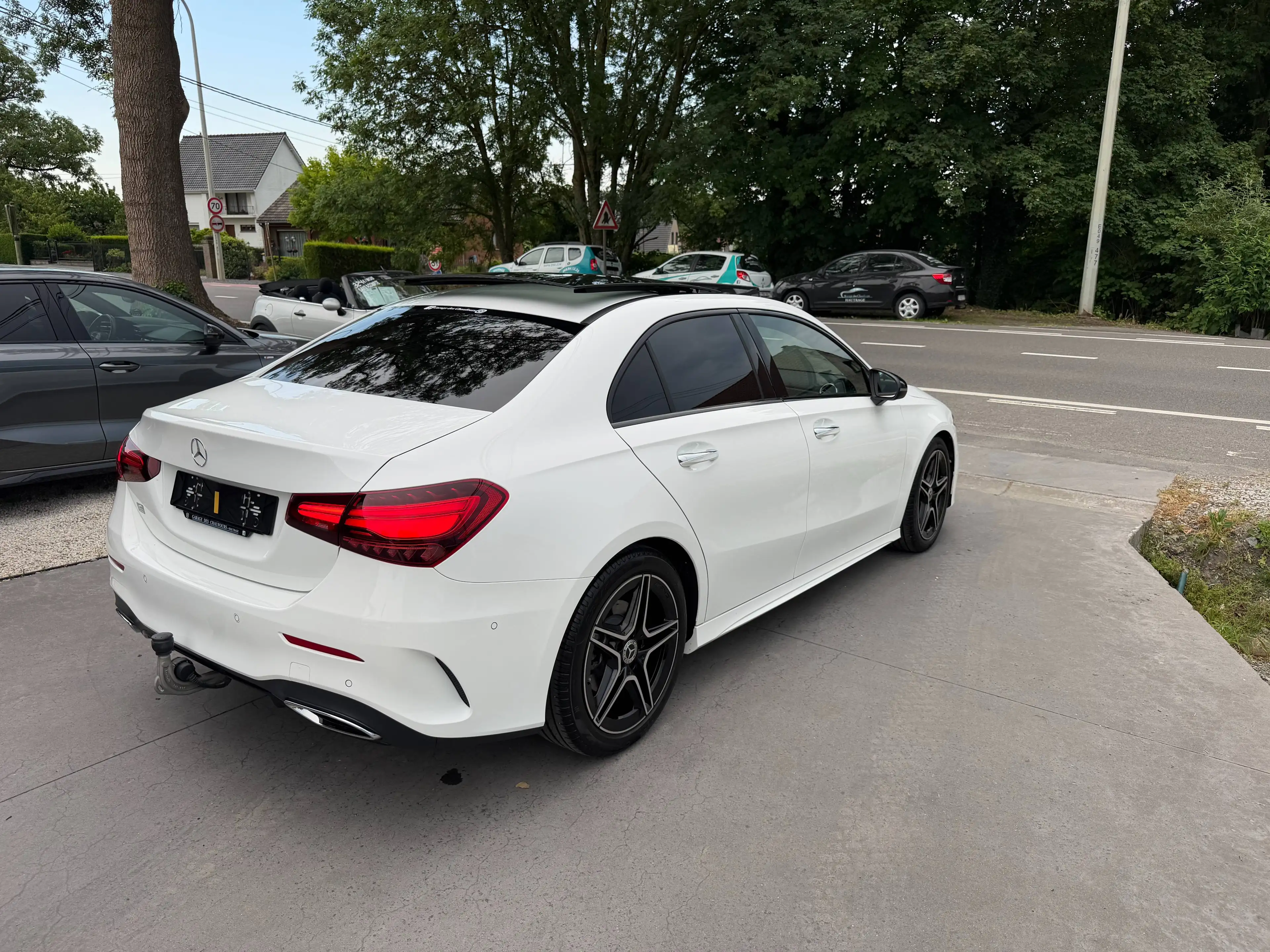 Mercedes-Benz A 200 AMG Line TOIT PANO / Attelage / 1° Propriétaire ! — photo 3