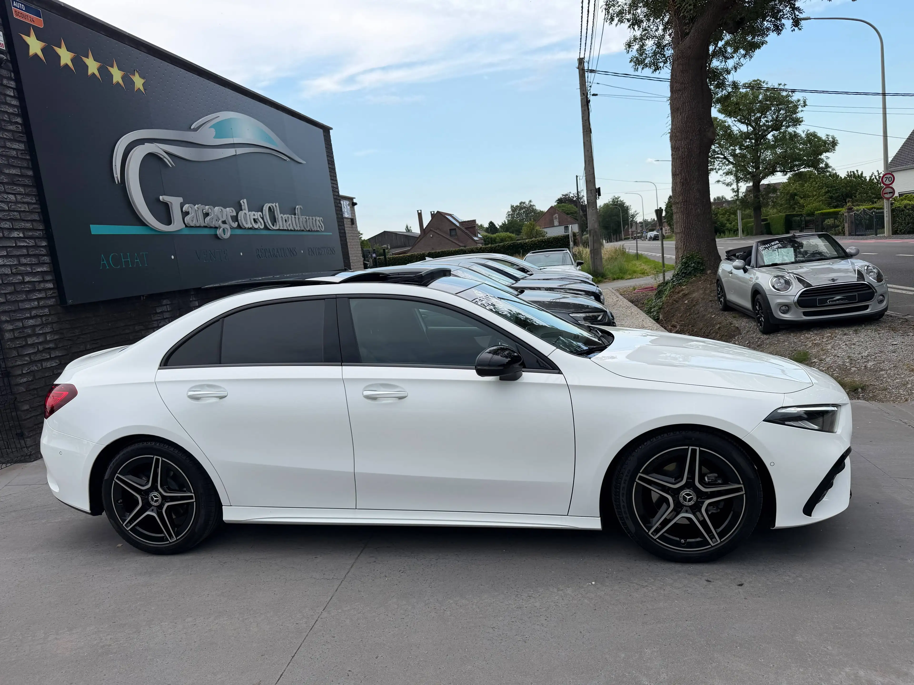 Mercedes-Benz A 200 AMG Line TOIT PANO / Attelage / 1° Propriétaire ! — photo 2