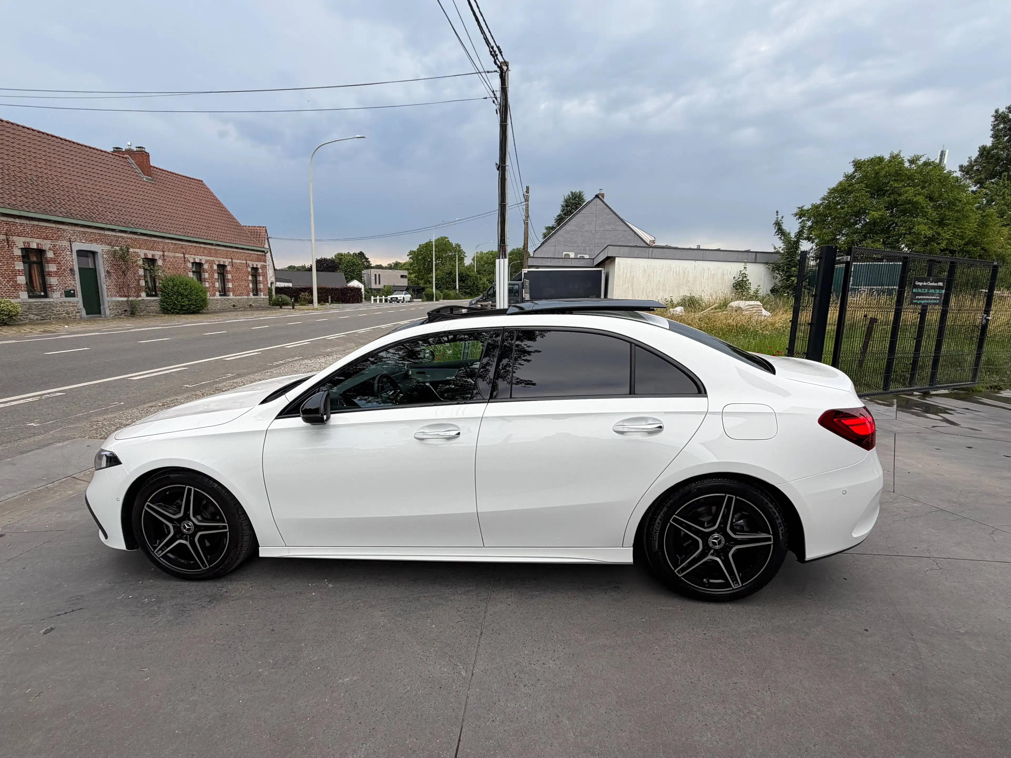Mercedes-Benz A 200 AMG Line TOIT PANO / Attelage / 1° Propriétaire ! — photo 6