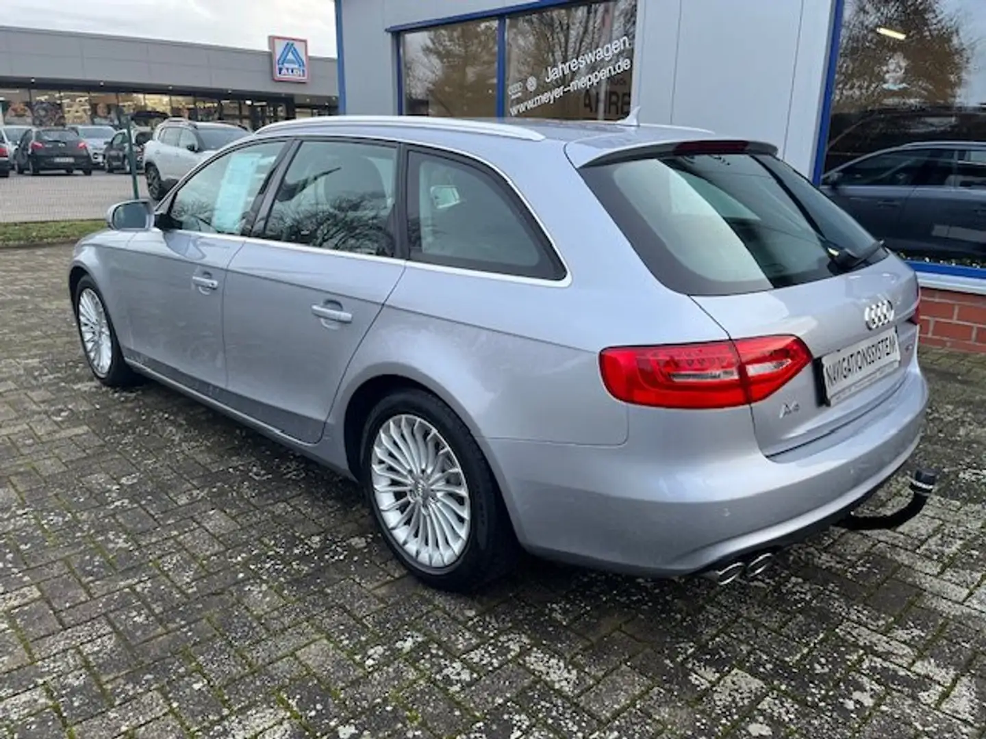 Audi A4 Avant 2.0 TDI Ambition Navi AHK Sitzhzg Gris - 2