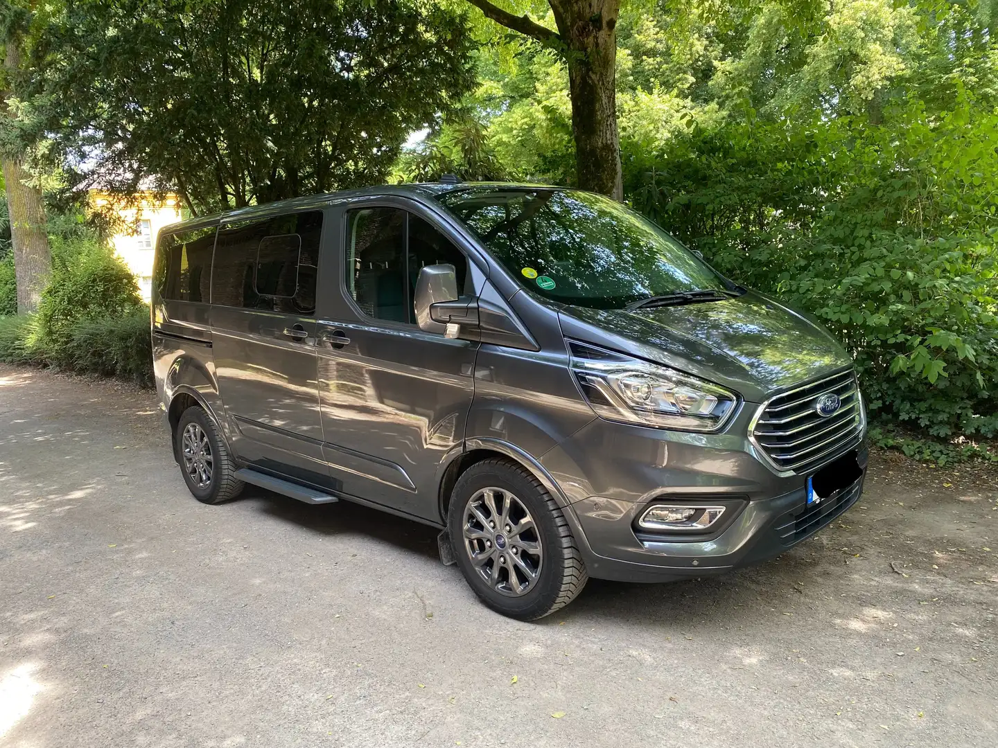 Ford Tourneo Custom Tourneo Custom 320 L1, Titanium, 9-Sitzer Grau - 1