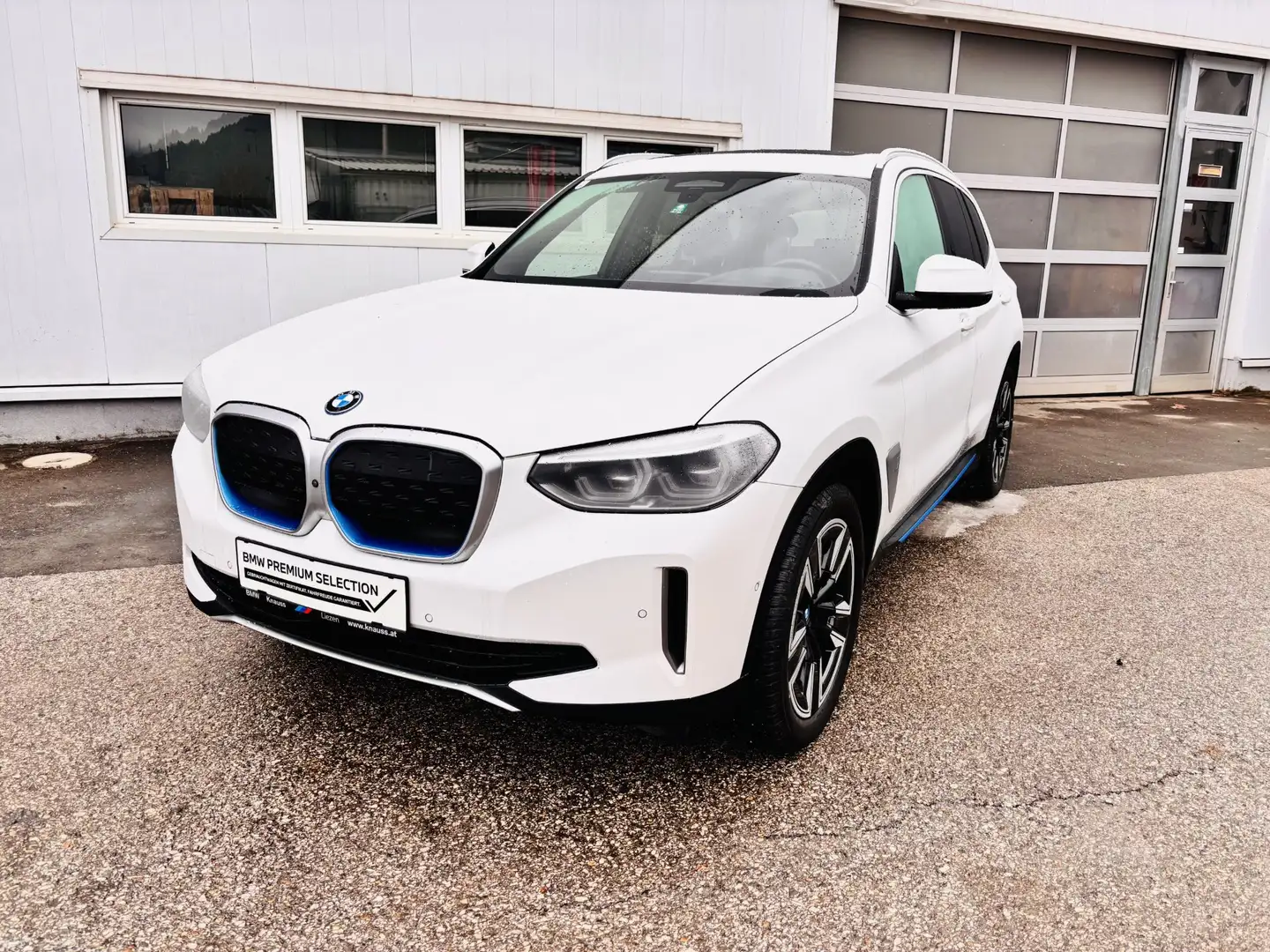 BMW iX3 Impressive Weiß - 1