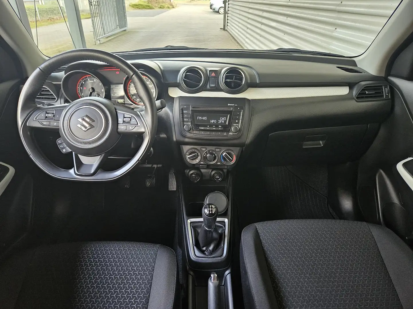 Suzuki Swift 1.2 Comfort Smart Hybrid Blanc - 2