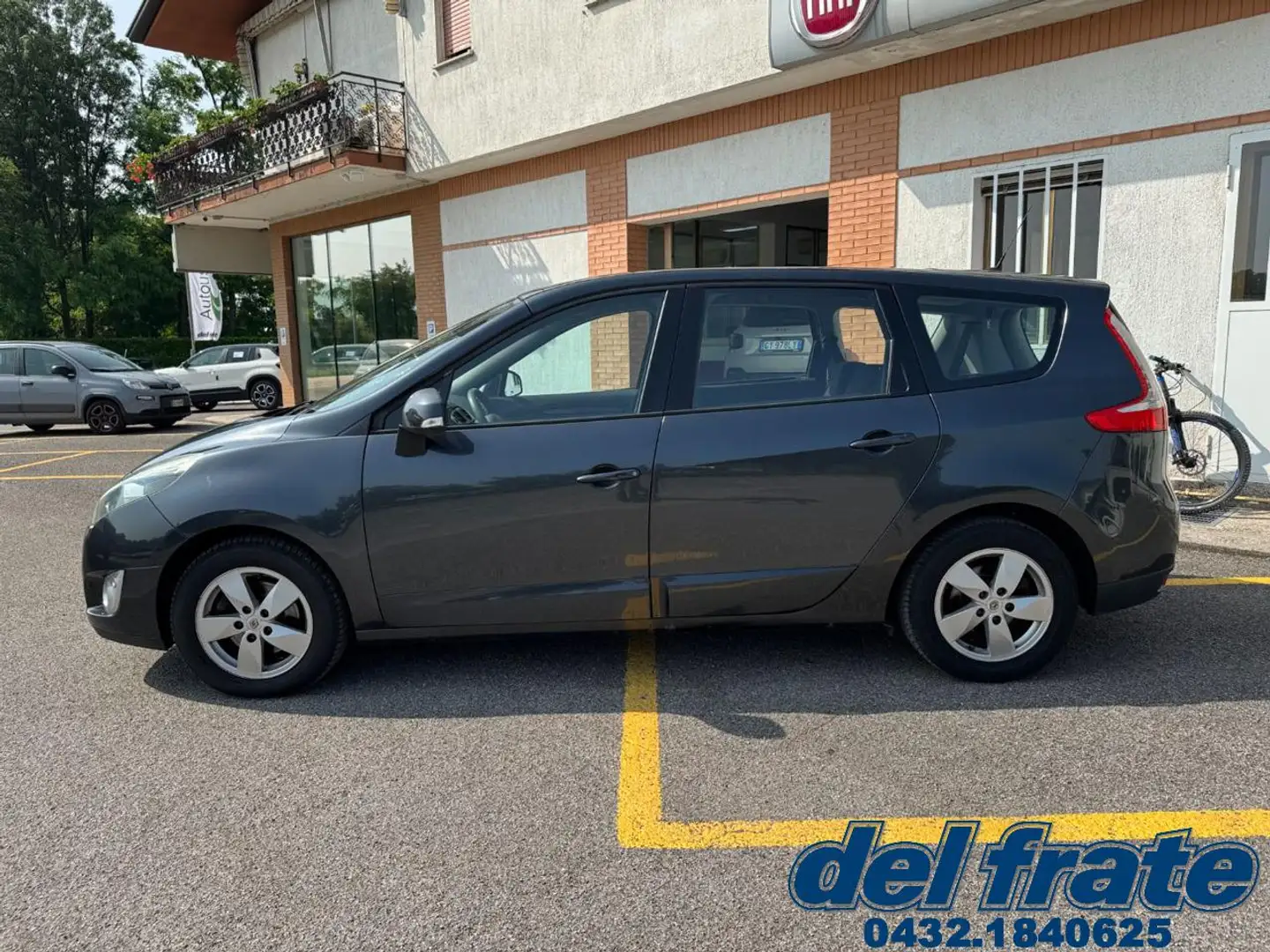 Renault Scenic III 1.5 dCi 110CV Dynamique Grau - 2
